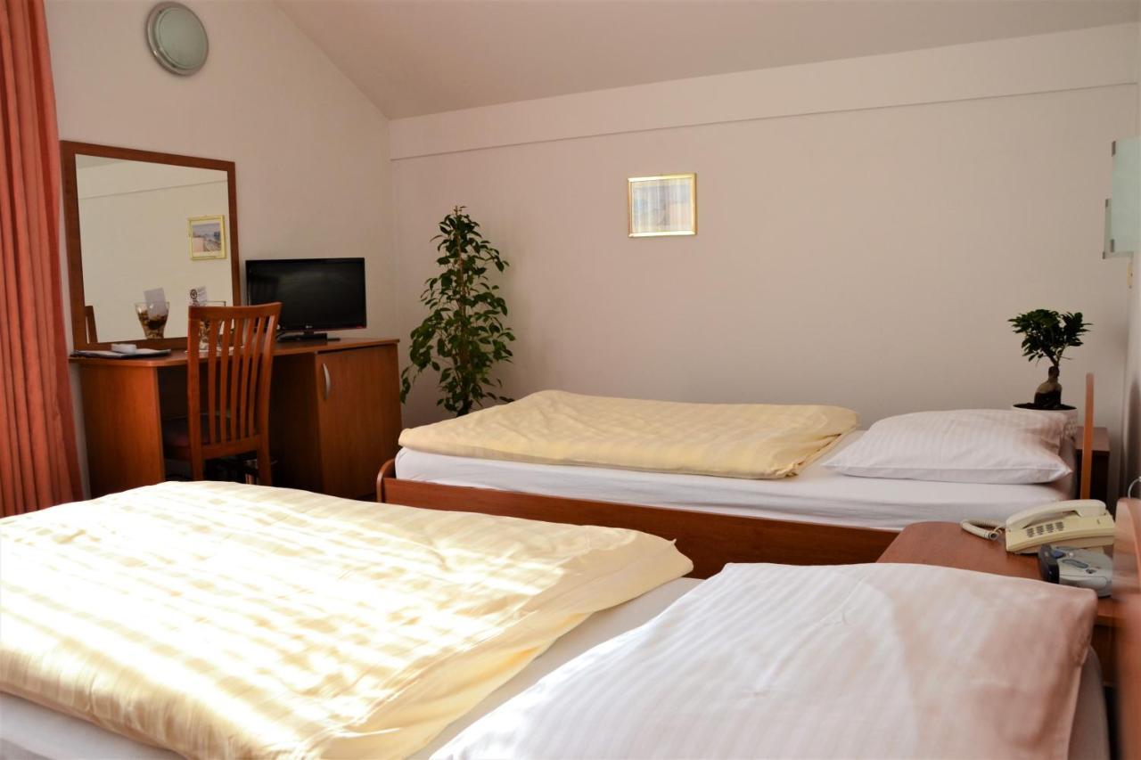 Guesthouse Bajc Vrhnika Exterior photo
